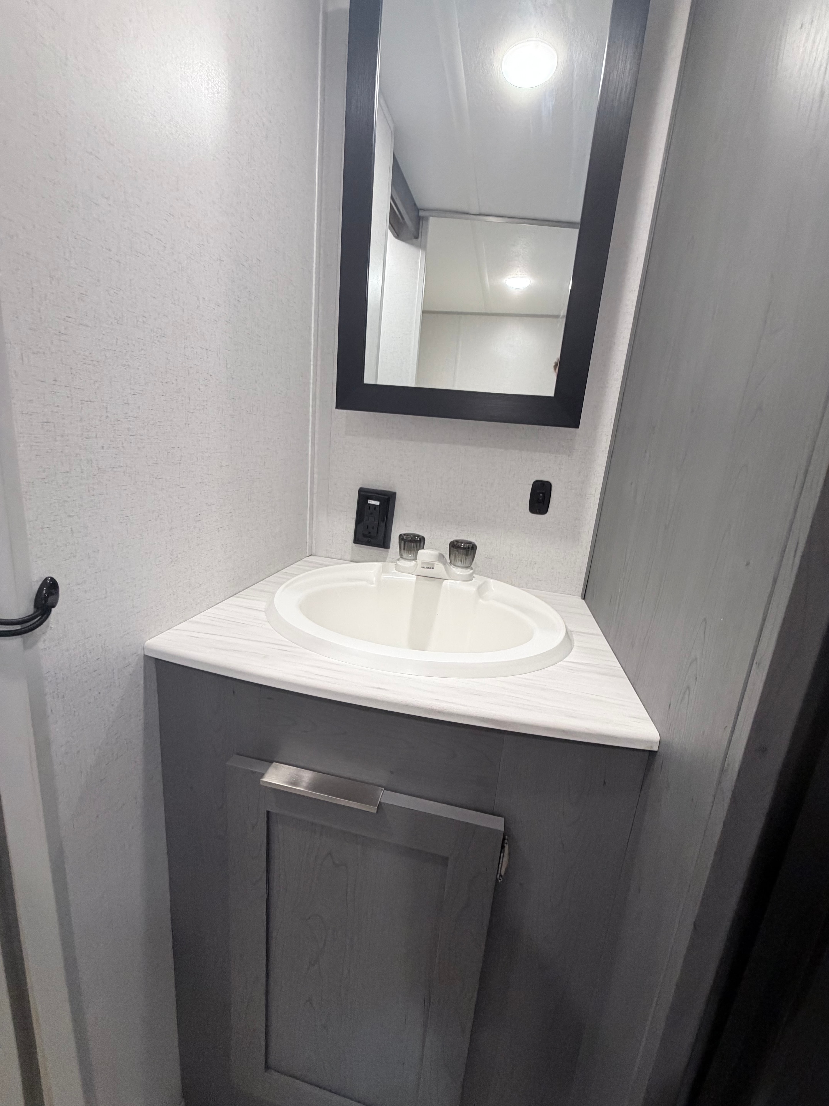 Honey Hollow bathroom